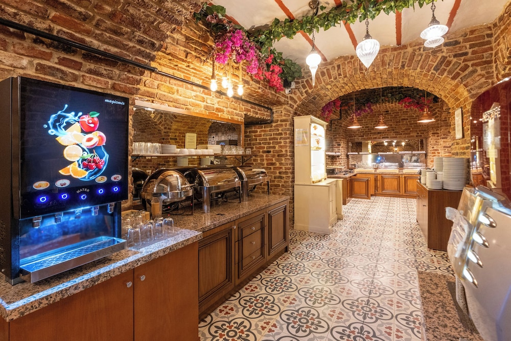 Meserret Palace Hotel 11/50