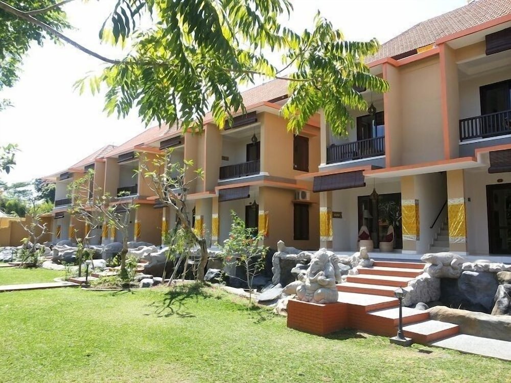 GREEN FIELD HOTEL AND BUNGALOW 41/50