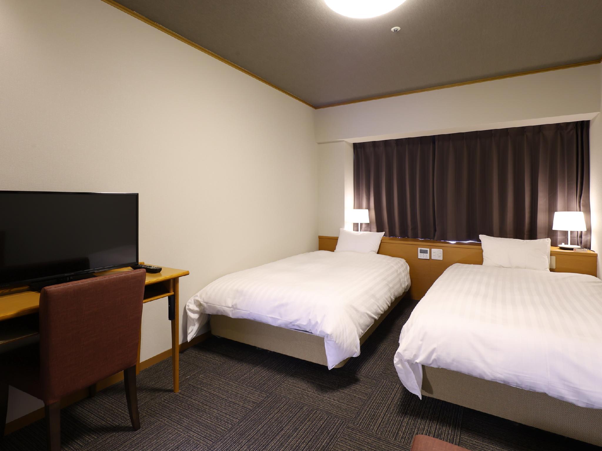Standard, Twin Beds, Night View, Smoking