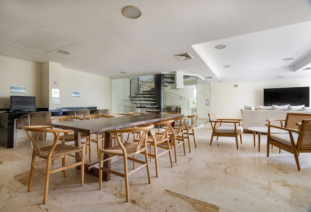 The Elements Oceanfront & Beachside Condo Hotel 35/50