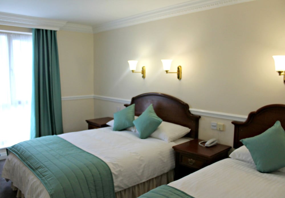 The Central Hotel Donegal 30/64