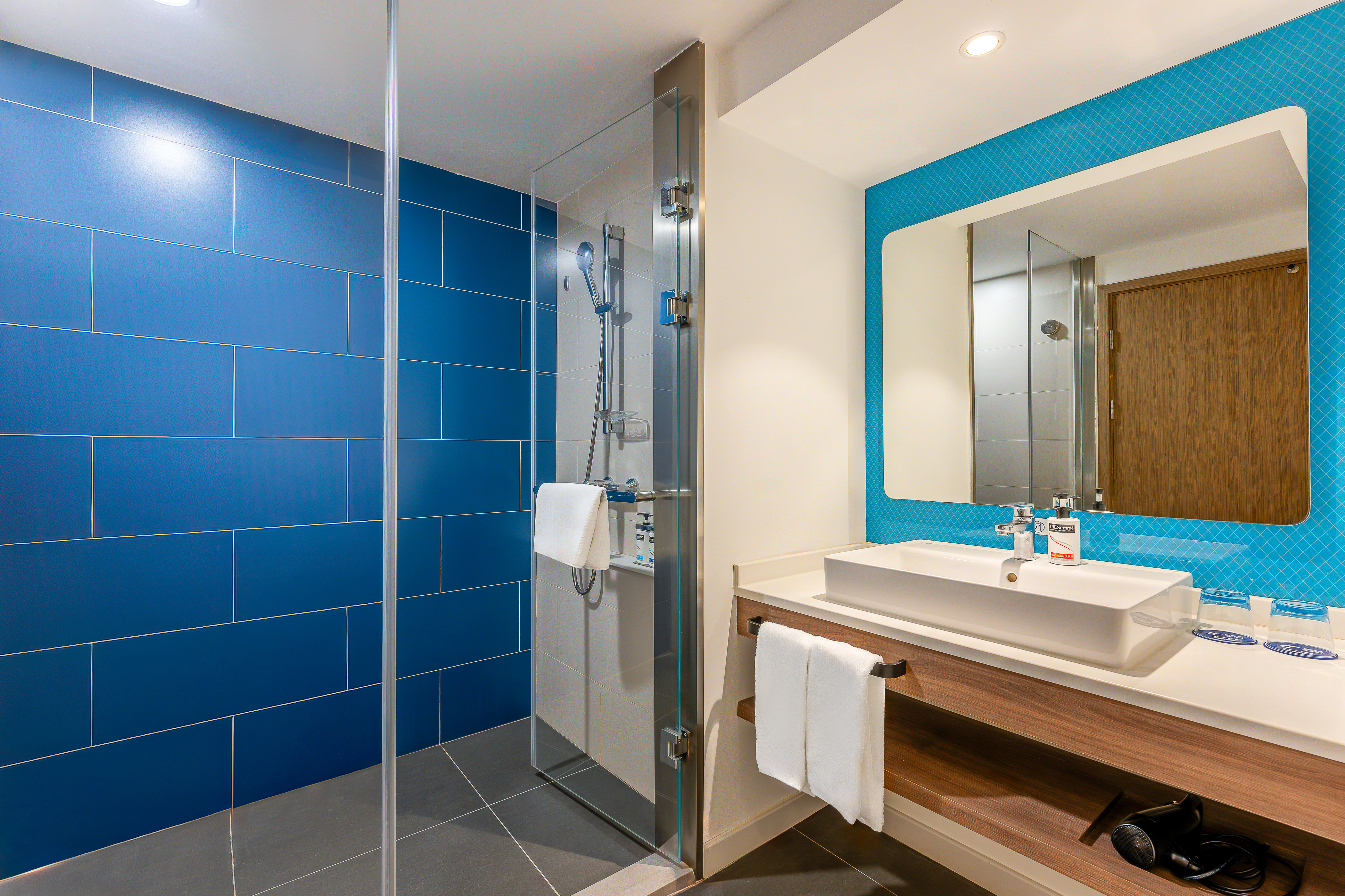 Holiday Inn Express Tianjin Airport East 50/50