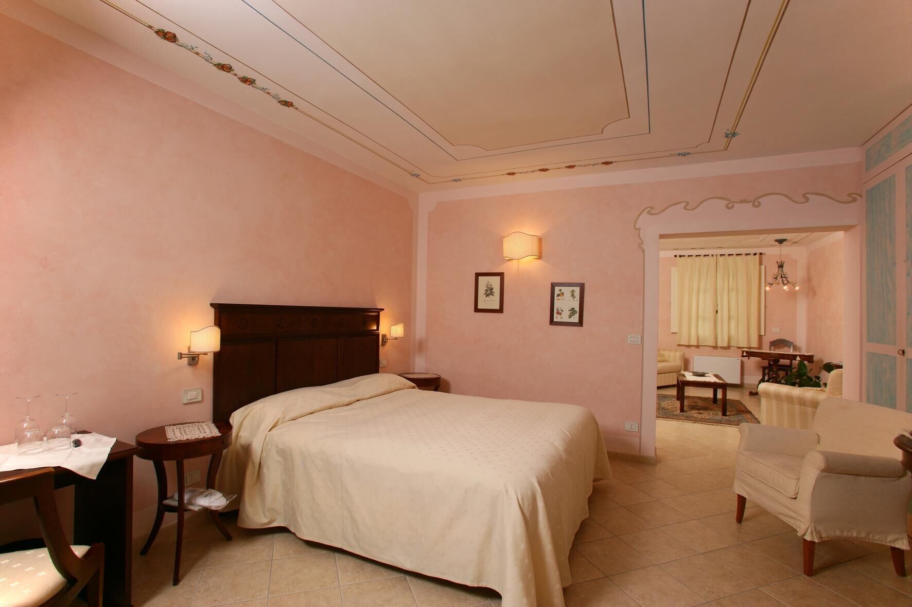 Junior Suite, Queen Bed, Sofa