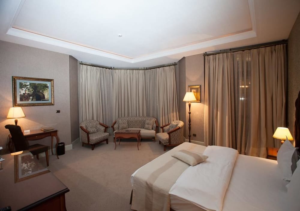 Sapphire Inn Hotel 13/37