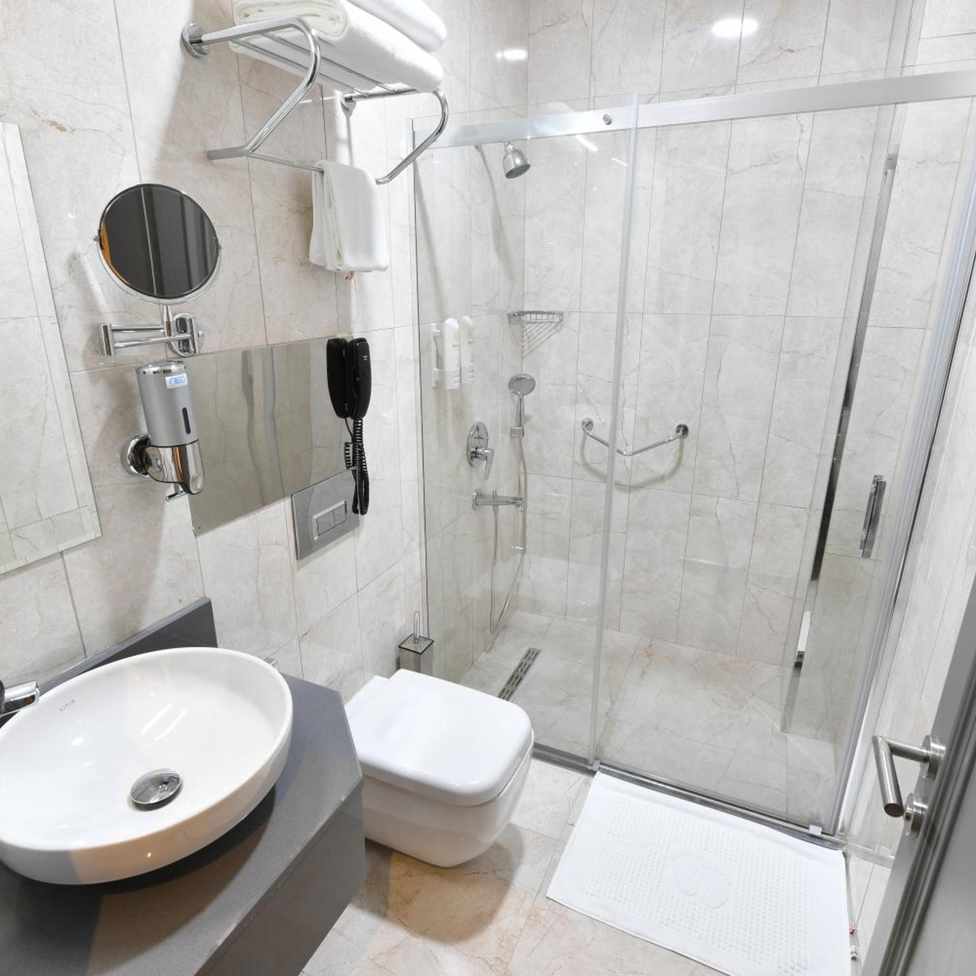 D'Lux Boutique Hotel 33/34