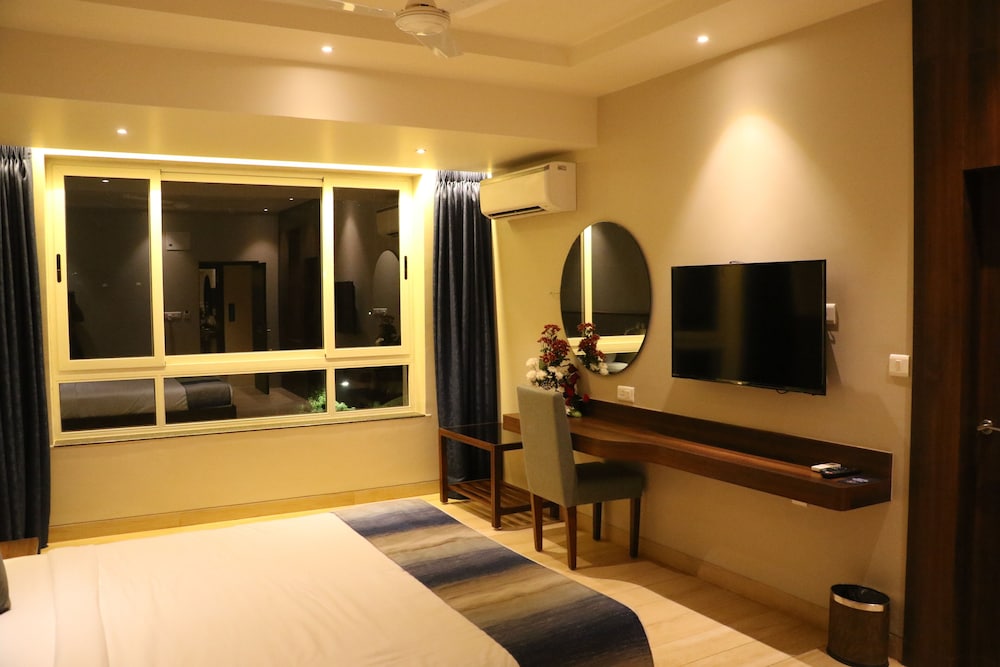 Cosmique Clarks Inn Suites Goa 29/48