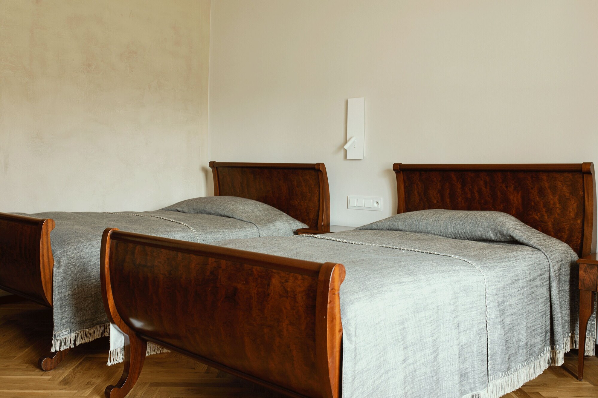 STANDARD, TWIN BEDS