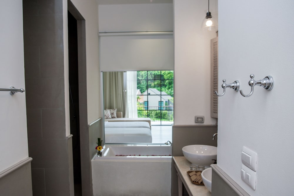 Flora Creek Chiang Mai 76/77