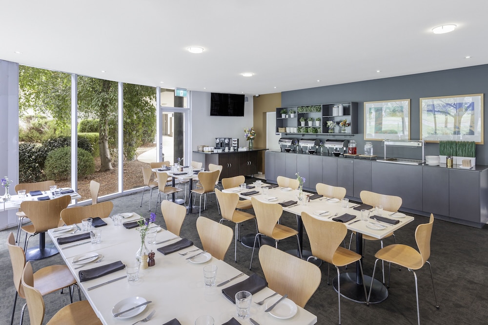 Ramada Encore by Wyndham Belconnen Canberra 31/38