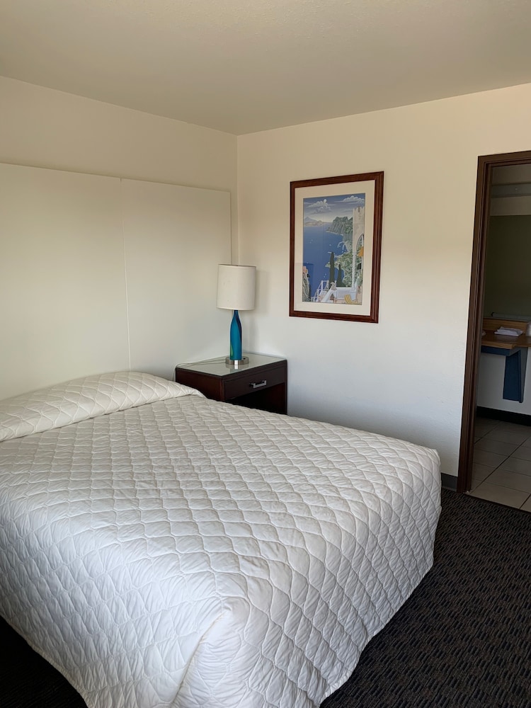 Morada Inn and Suites 25/55