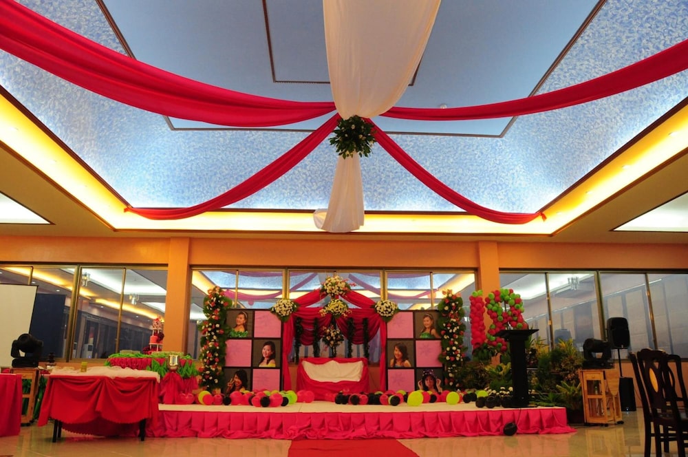 A a Plaza Hotel 5/50