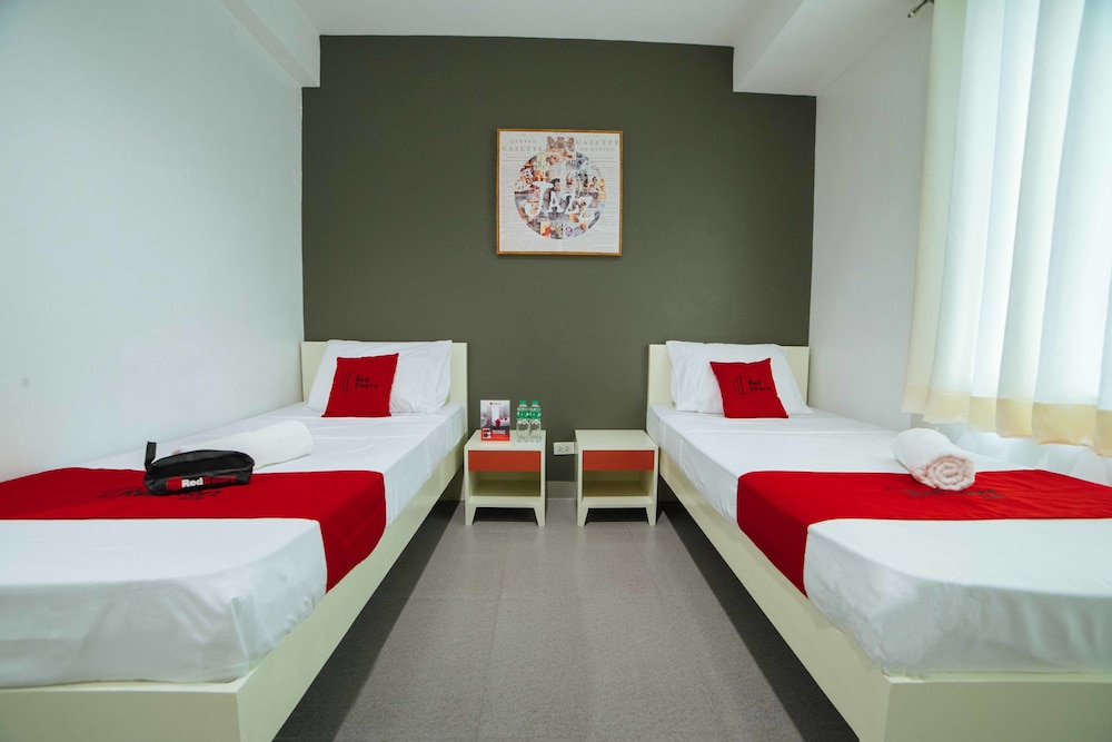 Reddoorz Plus Roxas St. Davao 7/49