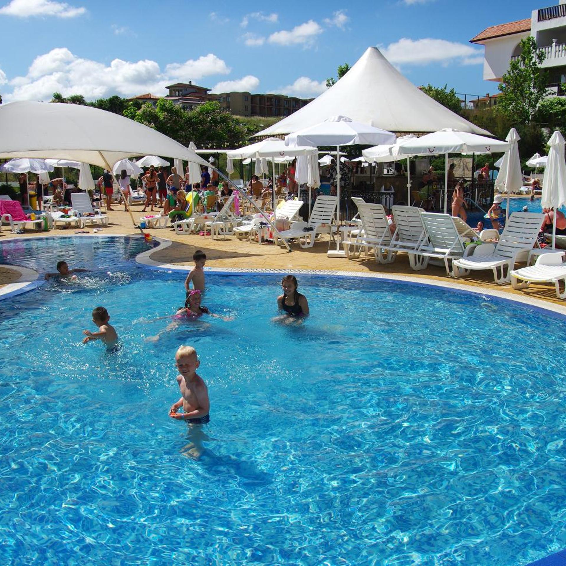 Bella Vista Beach Club 41/54