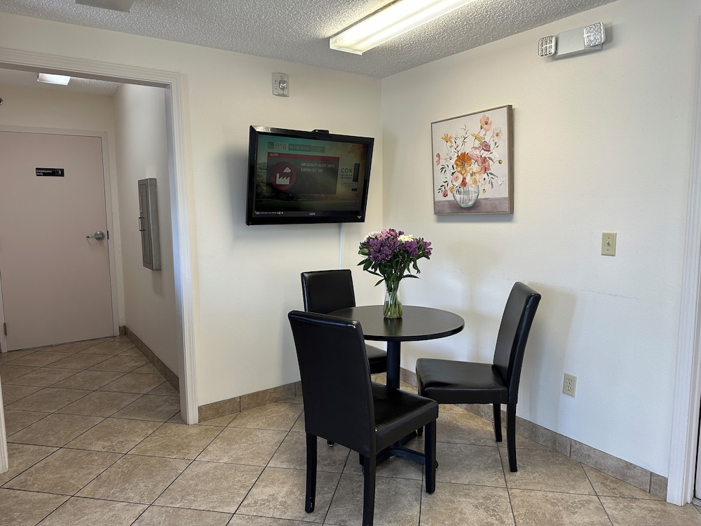 Carom Inn a Travelodge by Wyndham Denham Springs/Baton Rouge 19/33