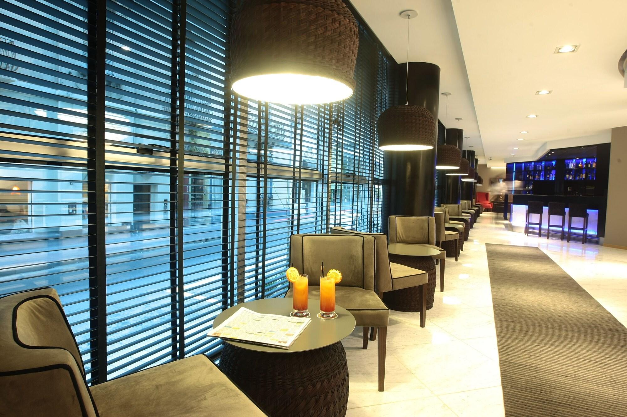 Yrigoyen 111 Hotel 37/53