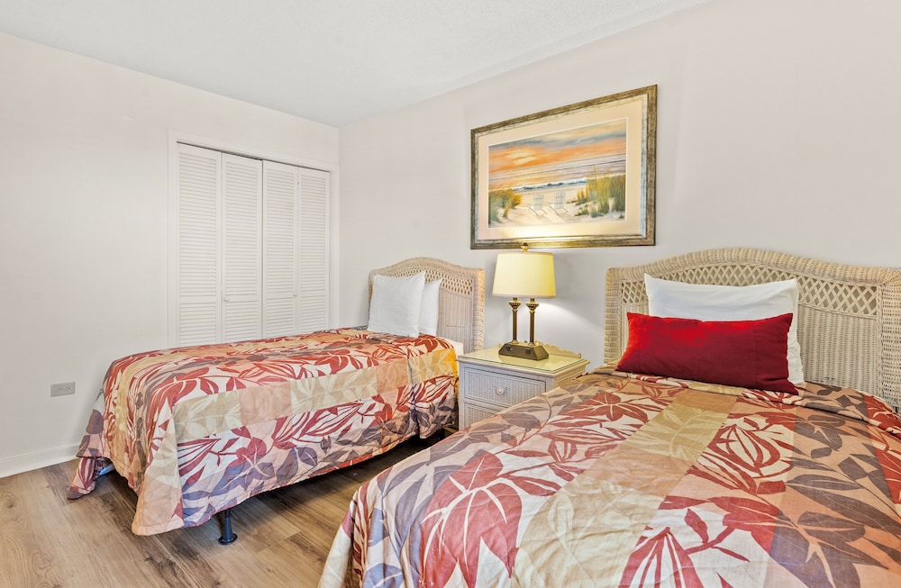 Ocean Creek Resort 12/73