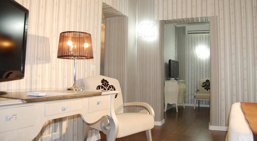 ROYAL PALACE LUXURY 8/17