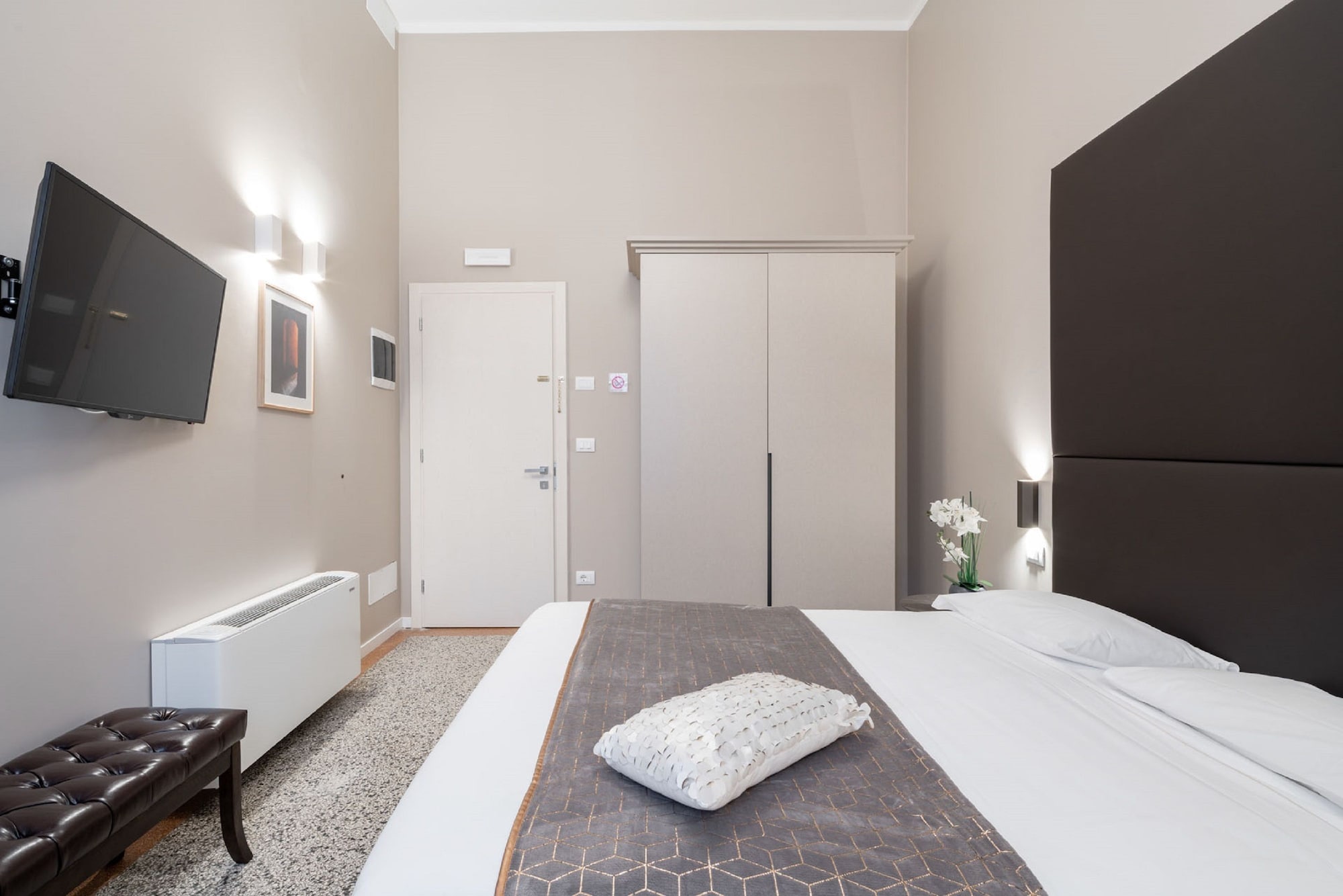 STANDARD, KING BED, BALCONY