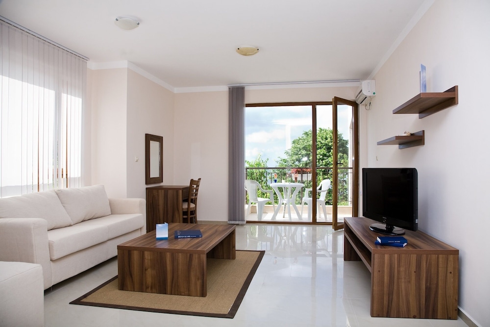 PARADISE BAY RESORT 58/80