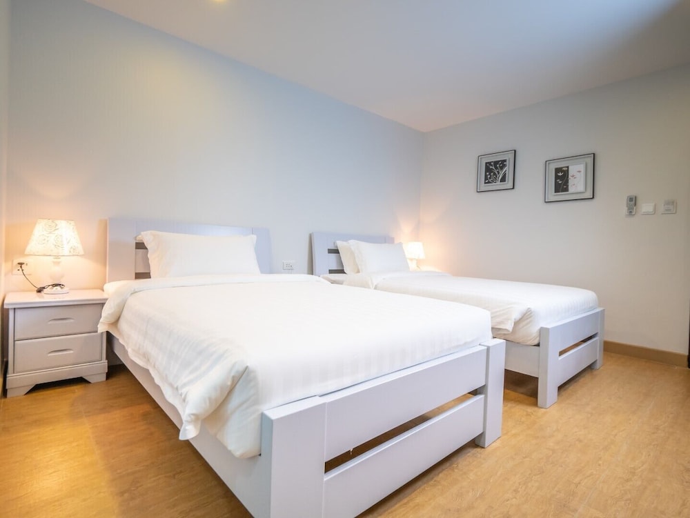 DELUXE, TWIN BEDS