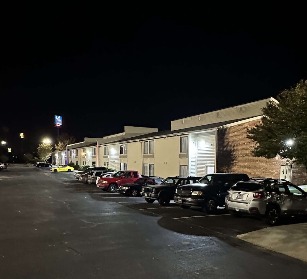 Motel6 Greensboro, NC - Airport 44/49