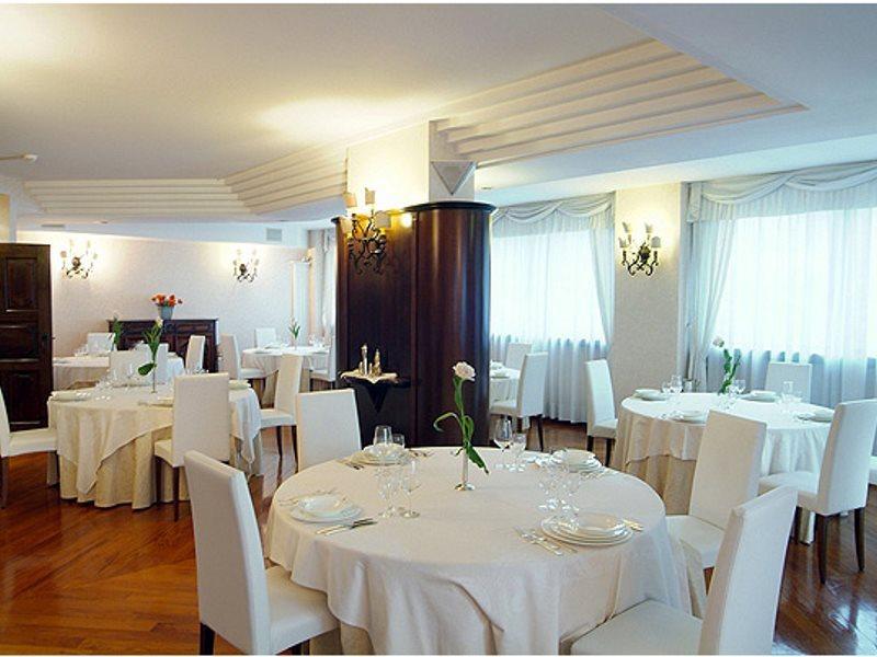 Hostellerie Du Cheval Blanc 19/21