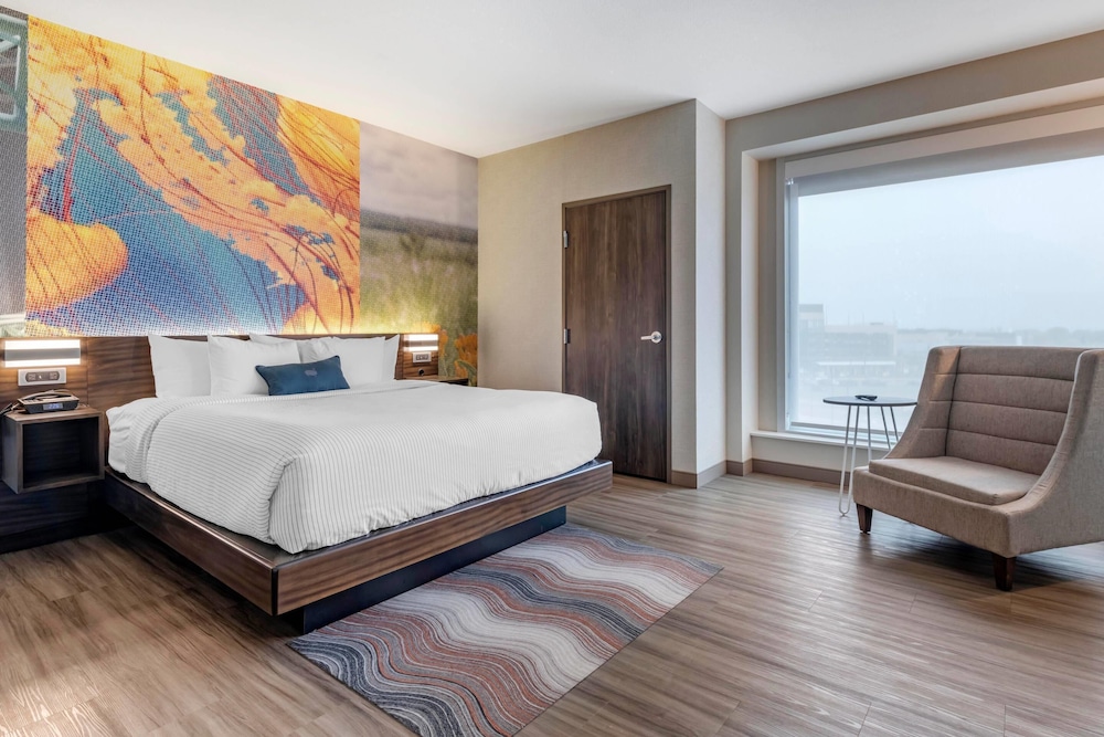 Upgrade, Efficiency, Premium, Suite, King Bed, Sofa