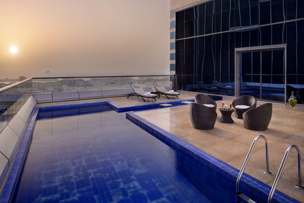 swimming pool spa