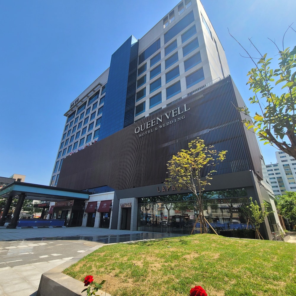 Queen Vell Hotel Wedding 5/63