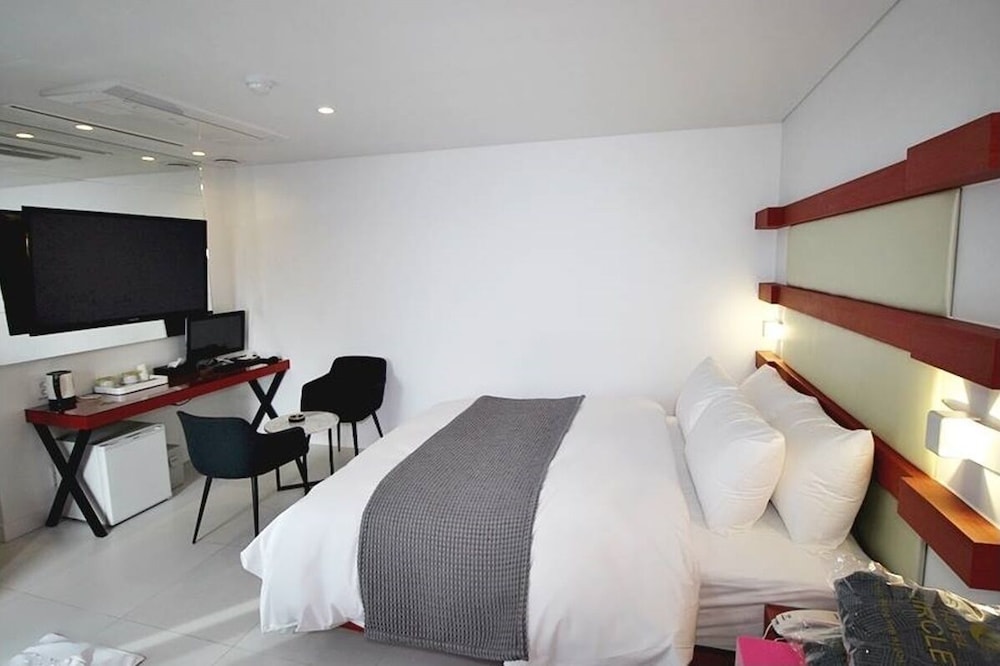 Circle Hotel Seoul 8/25