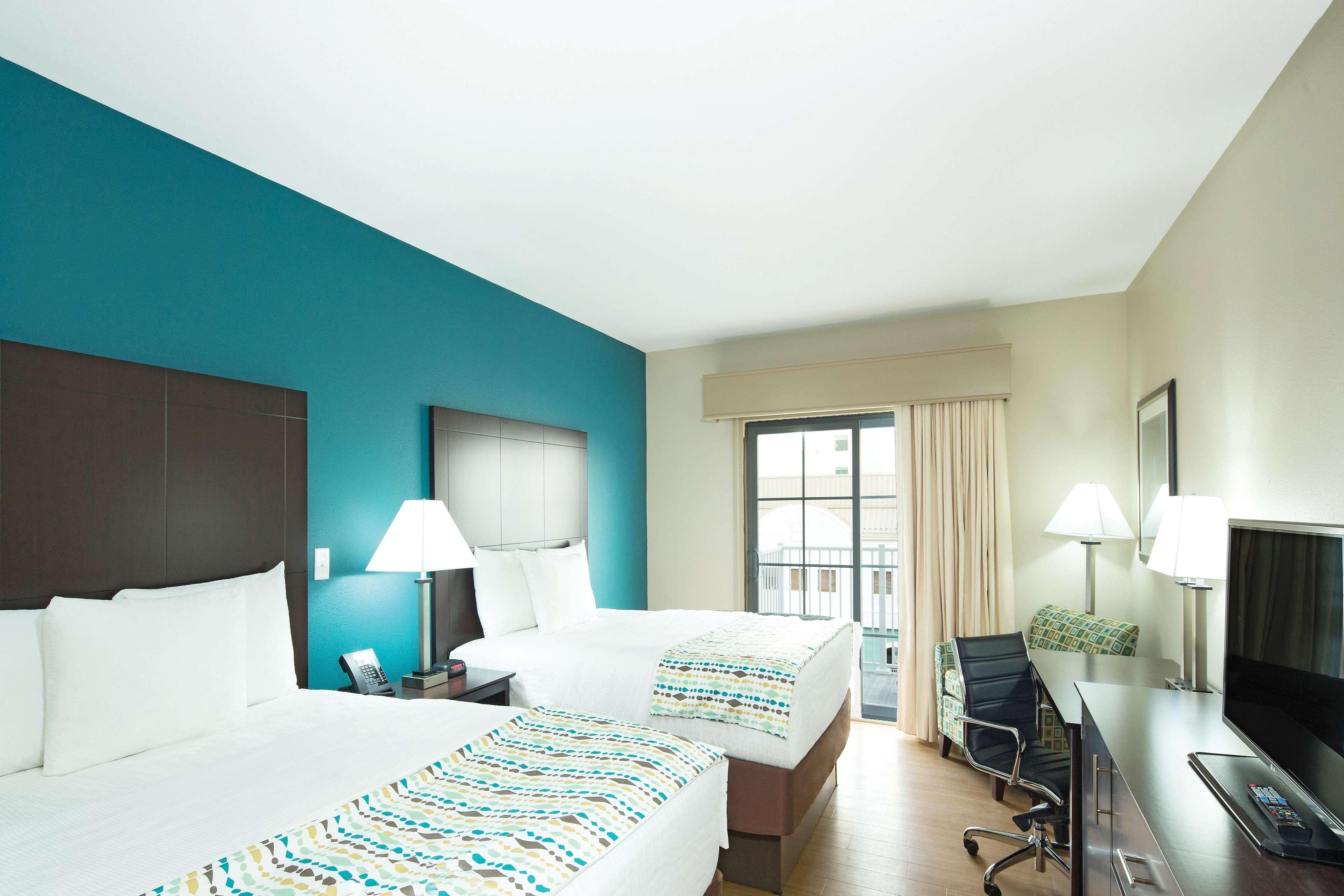 Efficiency, Deluxe, 2 Queen Beds, with View, Accessible
