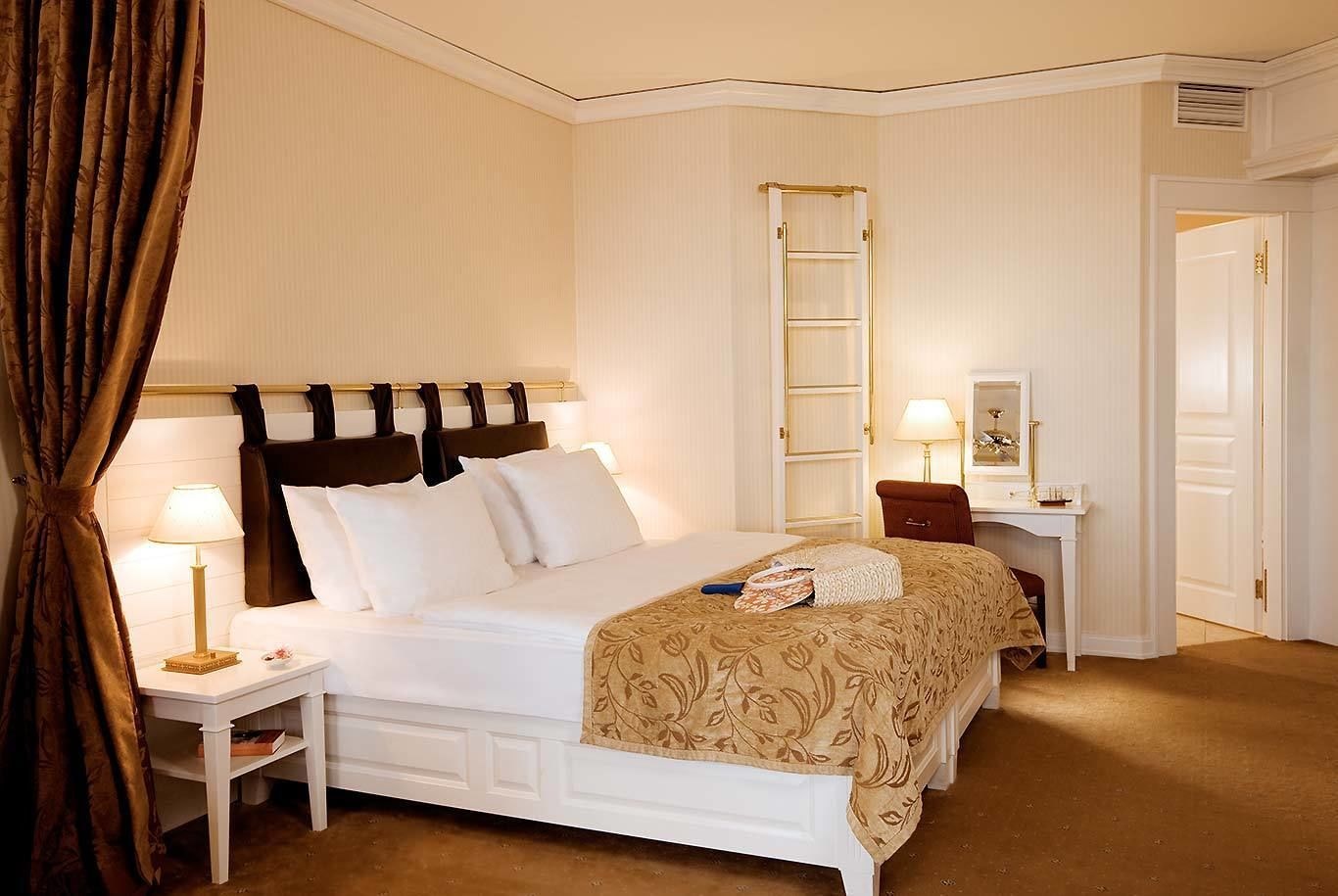 Cabin, King Bed, Sea View
