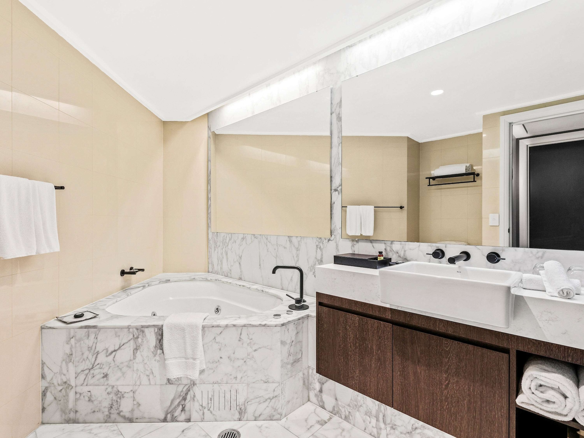 1 BEDROOM, DELUXE, APARTMENT, GARDEN VIEW