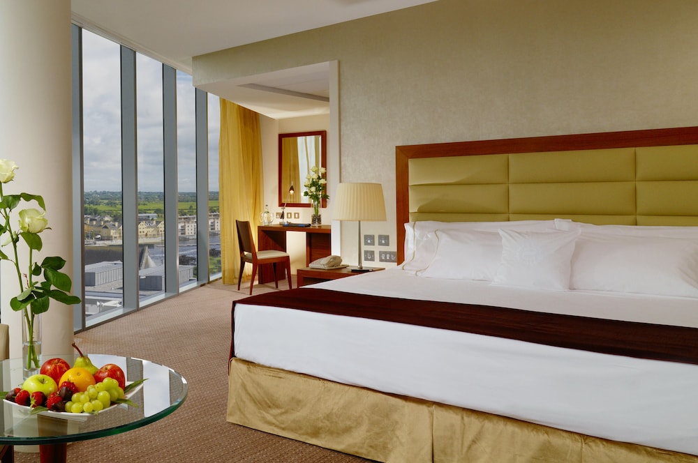 SHERATON ATHLONE HOTEL 11/49