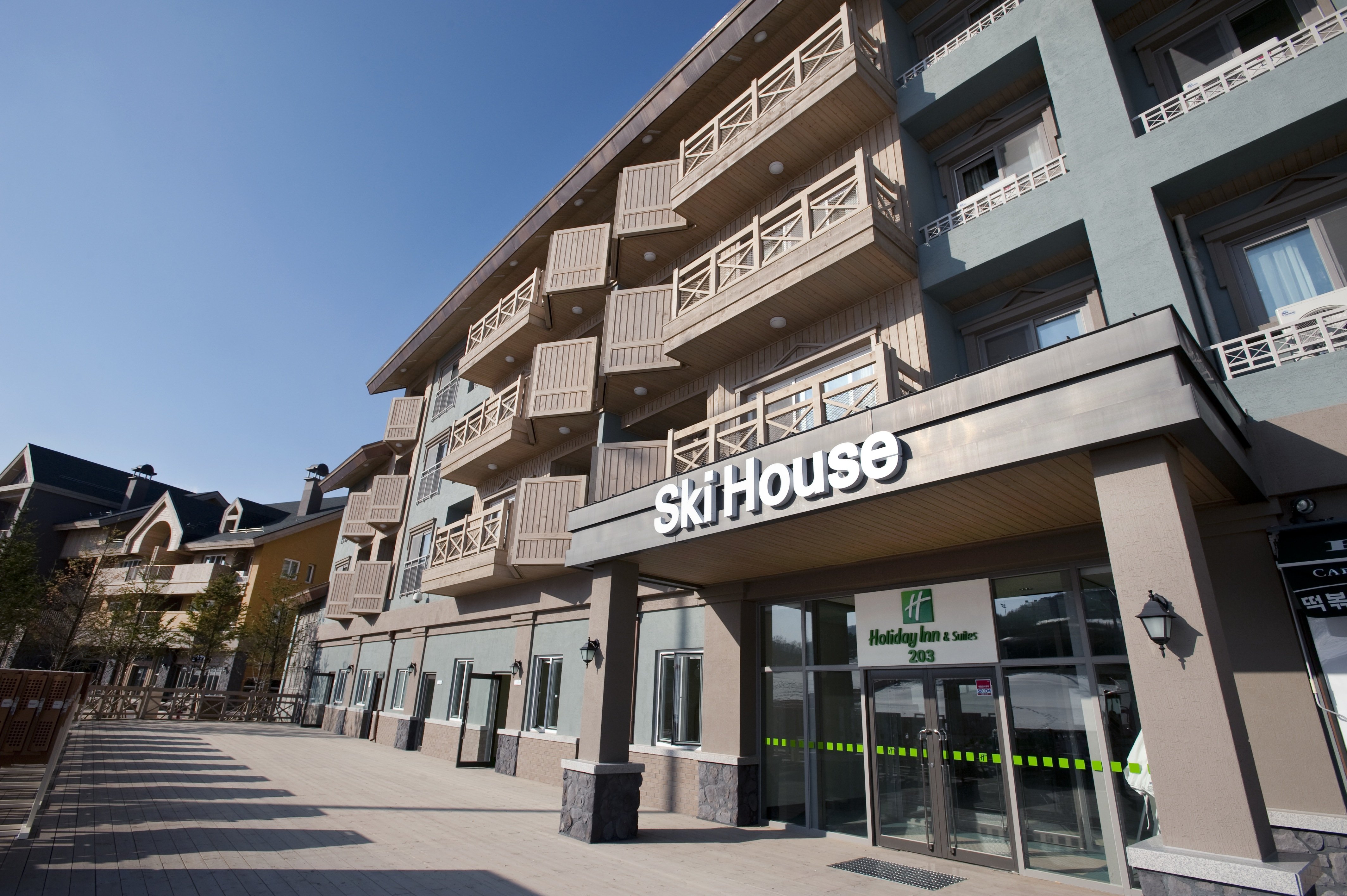 Holiday Inn & Suites Alpensia Pyeongchang Suites 3/73