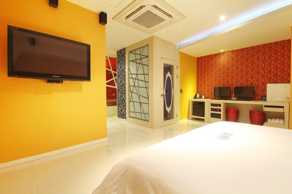 Zara Motel 29/68