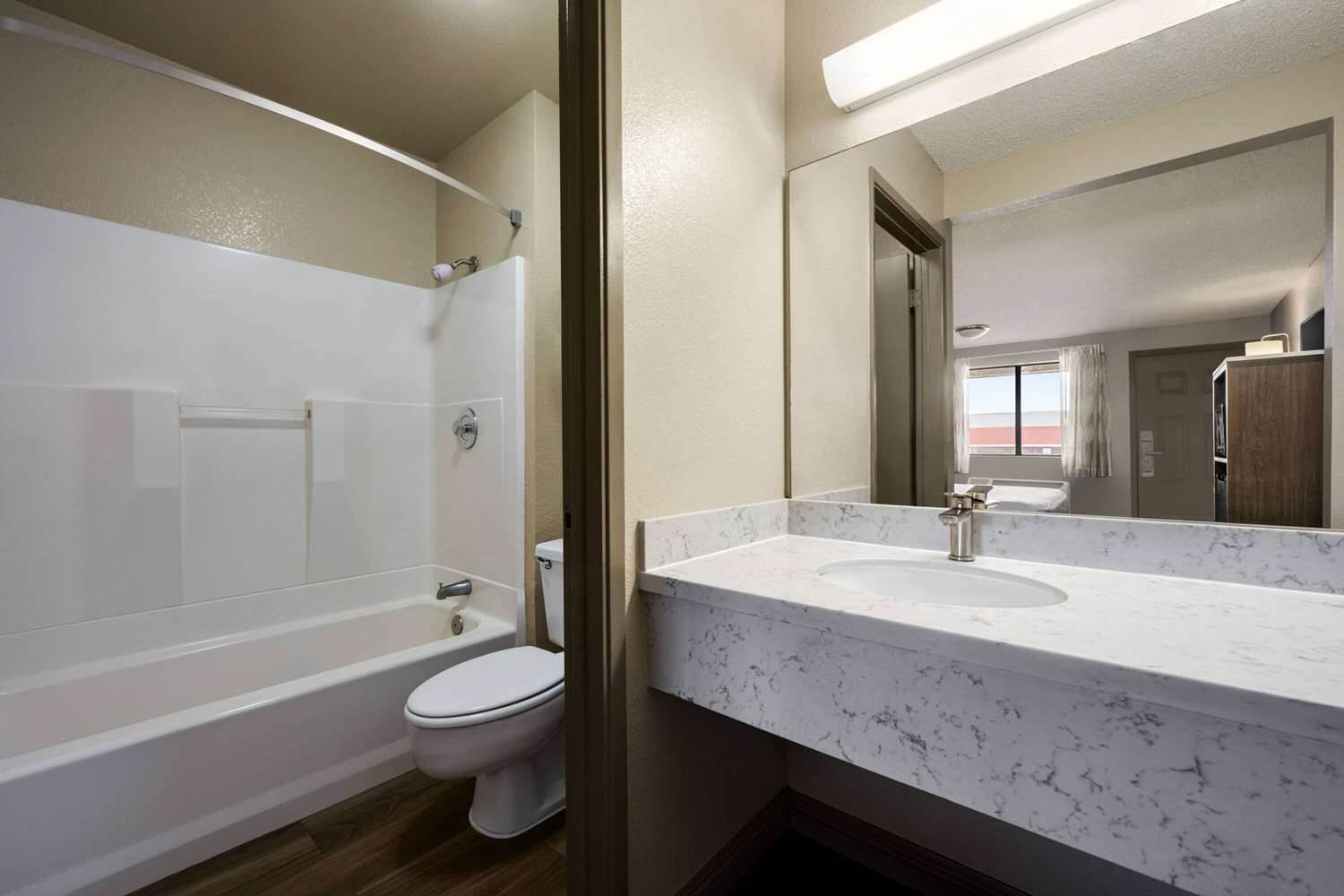 Days Inn By Wyndham Fresno South 35/38