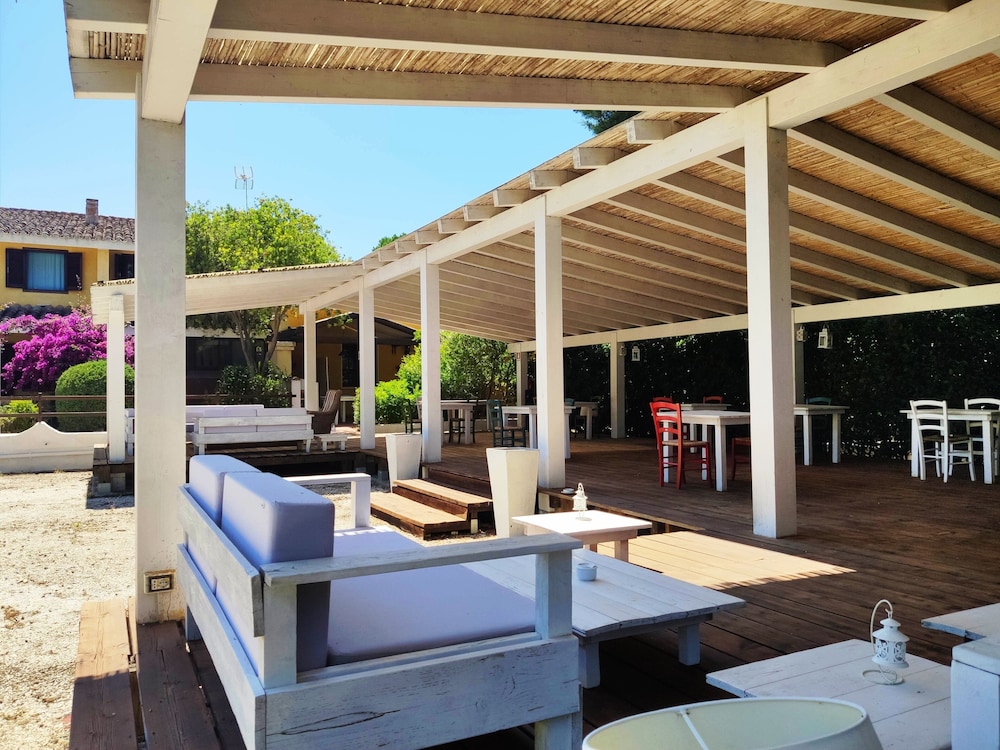 IS BENAS COUNTRY LODGE 11/63