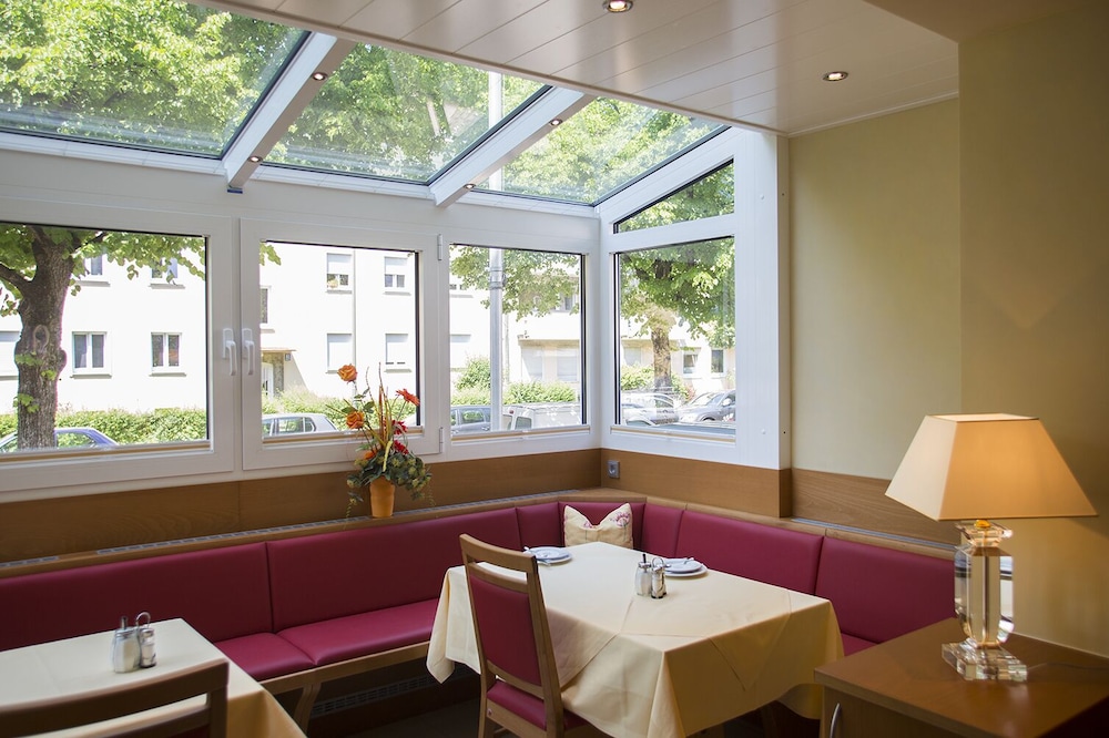 Hotel Kriemhild Am Hirschgarten 66/79