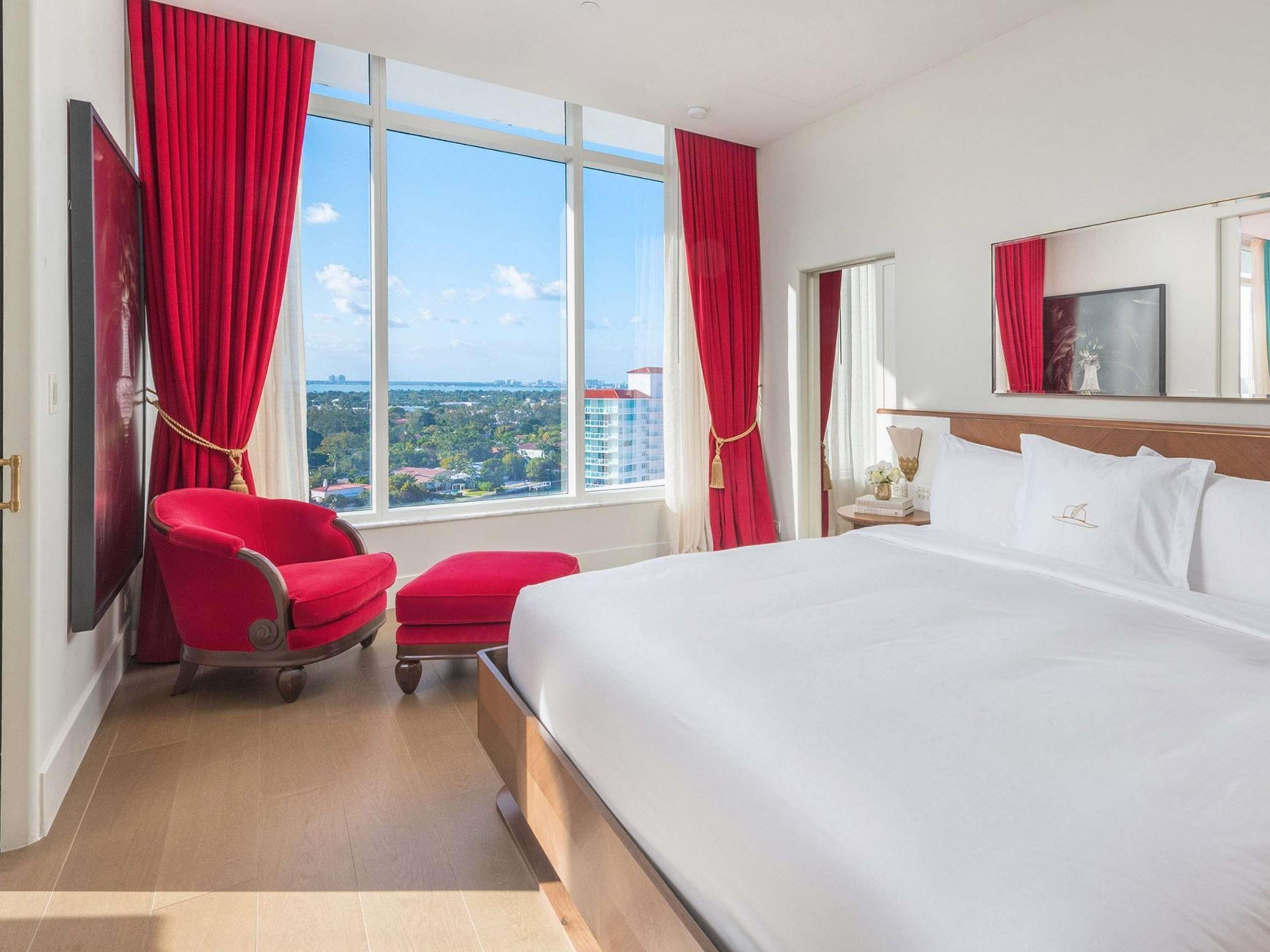 2 Bedrooms, Suite, Bay View