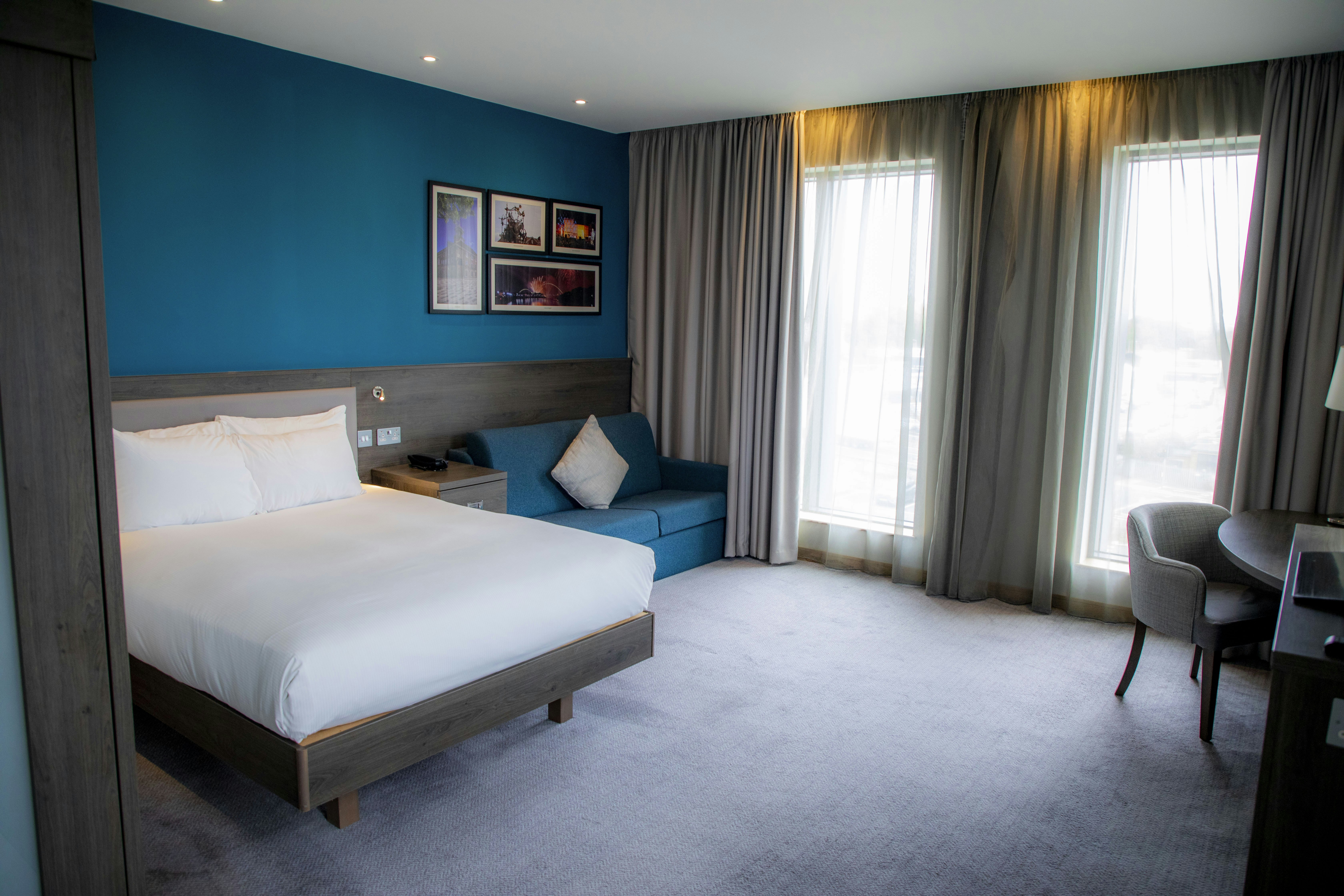 Room, Queen Bed, with View, Sofa