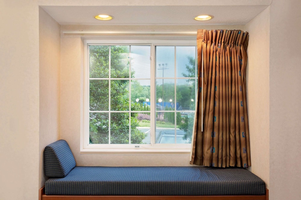 Red Roof Inn Winston-Salem 21/24