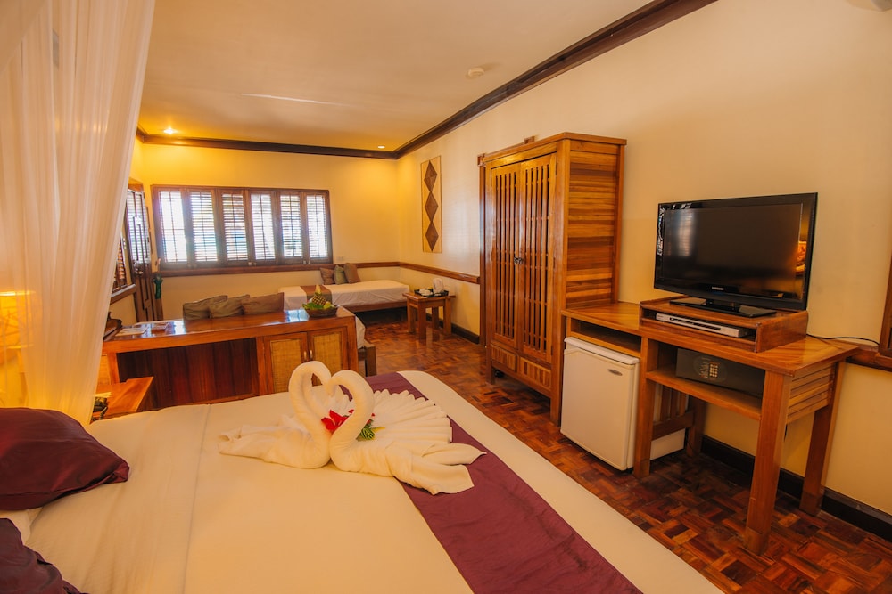 FRIDAYS BORACAY RESORT 12/50
