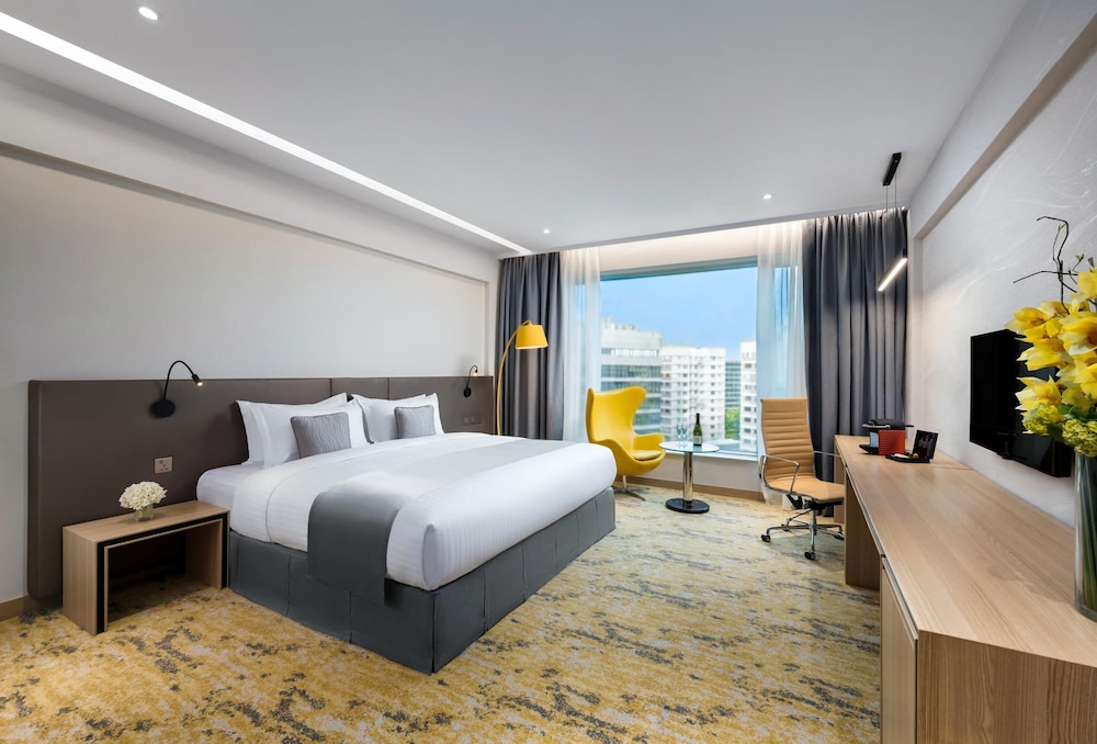 PREMIER, KING BED
