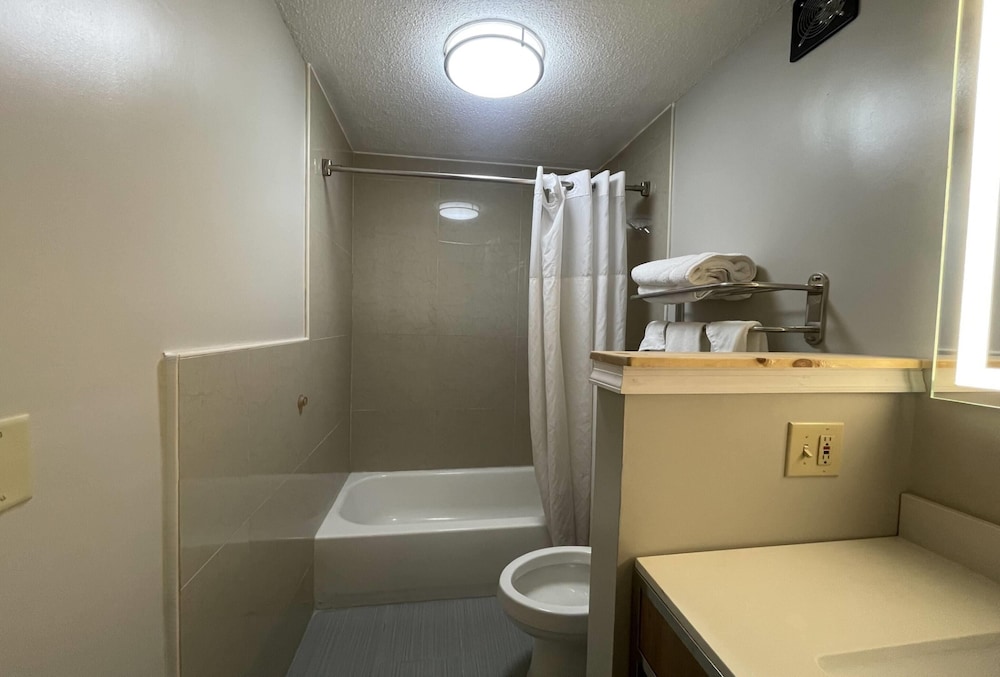 Days Inn And Suites By Wyndham York 24/28