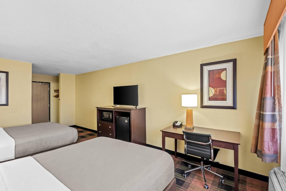 Quality Inn & Suites Des Moines Airport 16/50