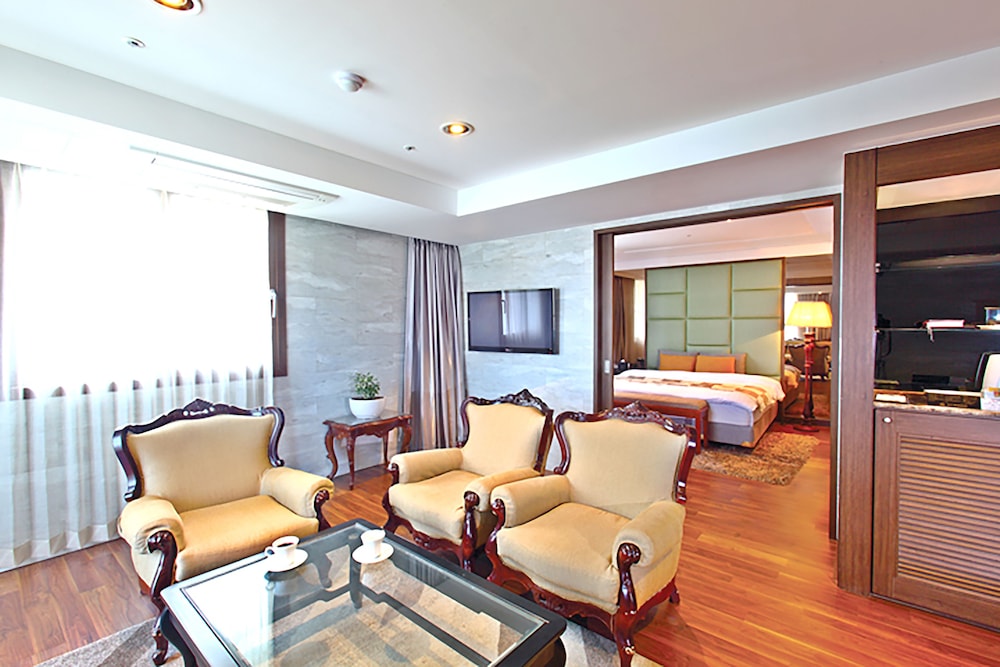 Hotel International 50/66
