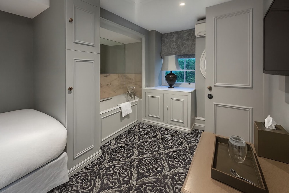 No 30 Knightsbridge 51/53
