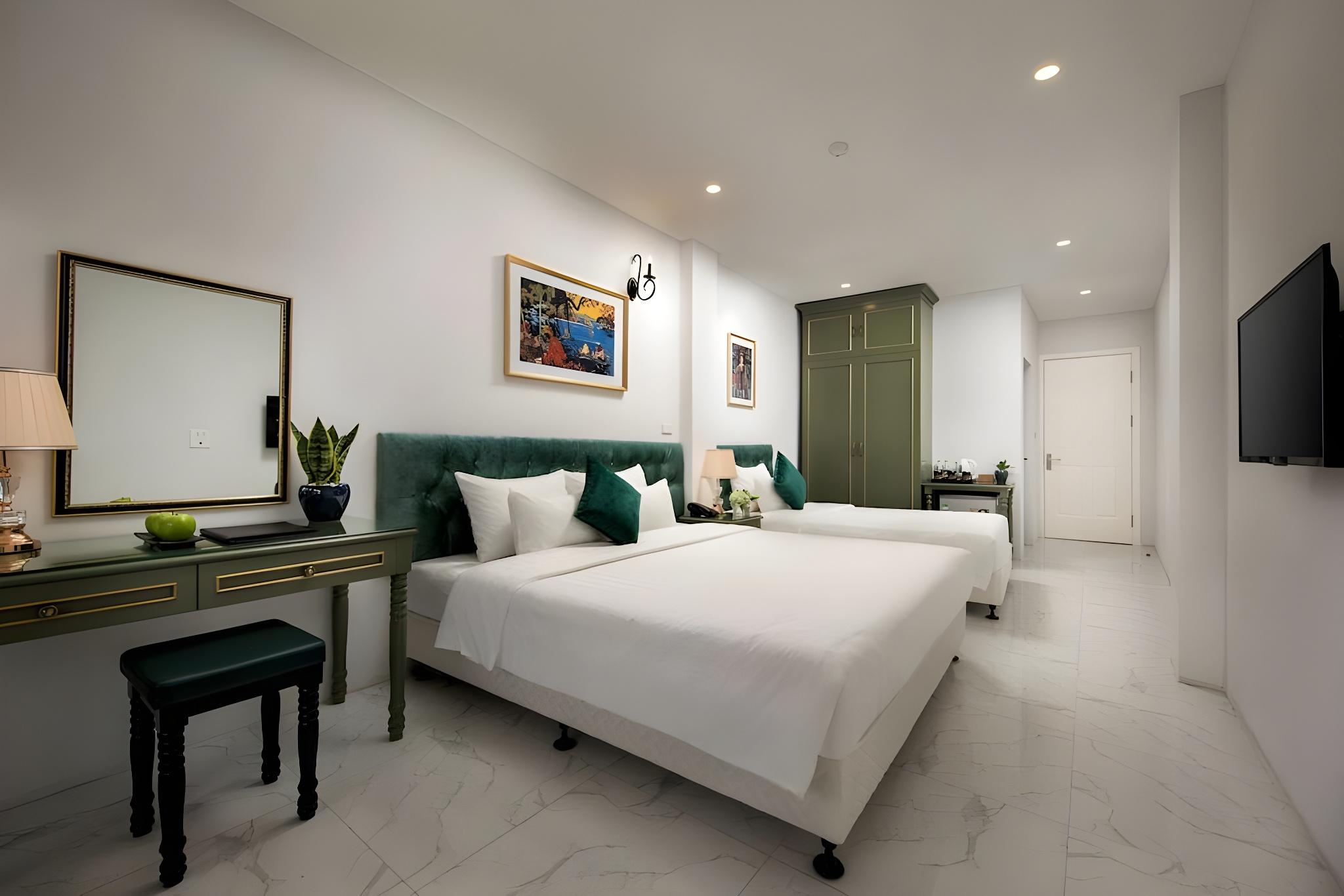 Family Suite, City View, Balcony