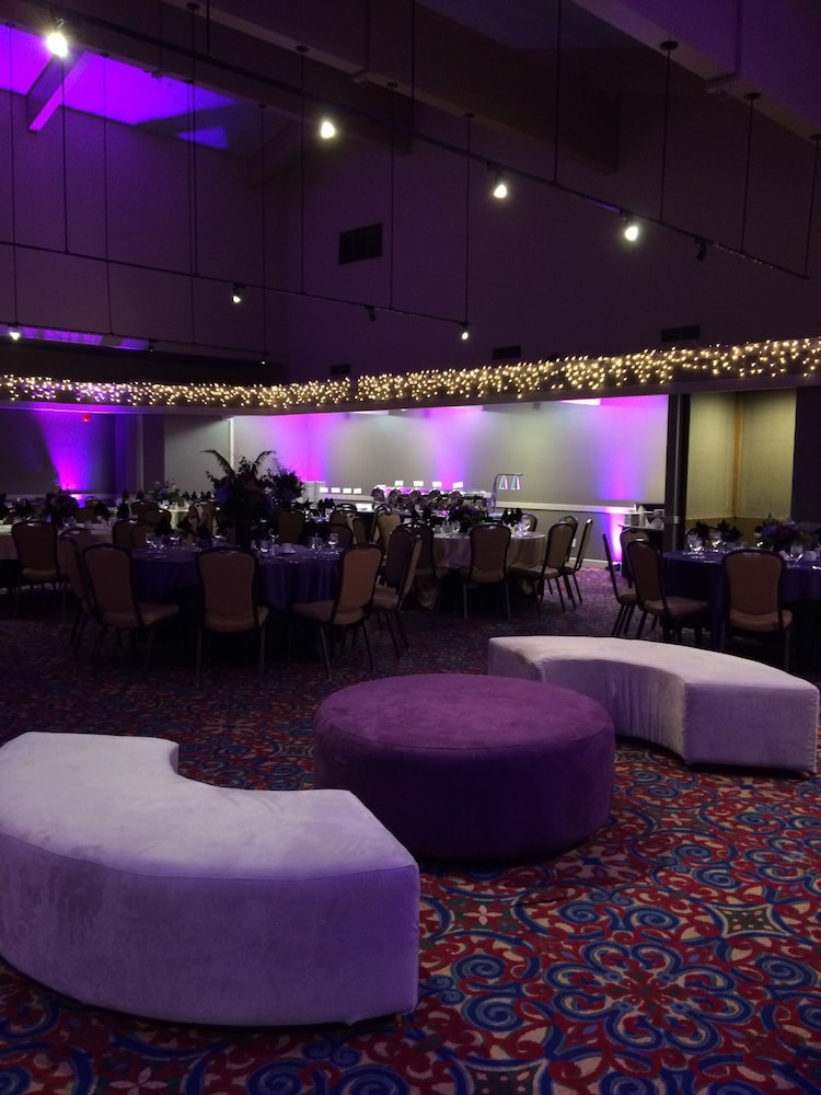 Doubletree Hotel Bakersfield 46/58